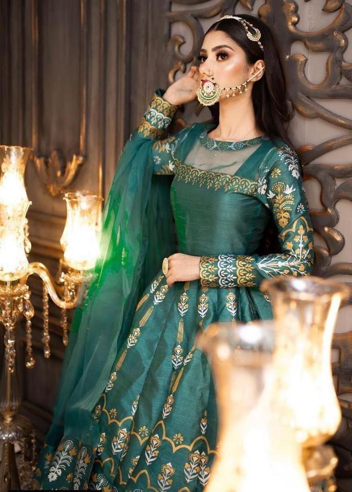 Green Silk Embroidered Maxi Suit 3 Pcs Medium