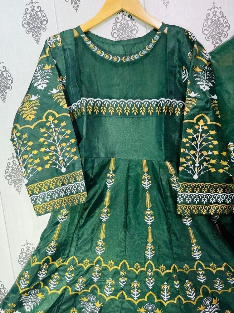 Green Silk Embroidered Maxi Suit 3 Pcs Medium