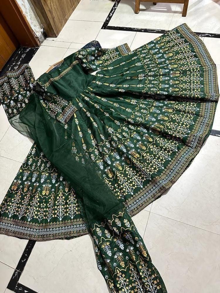 Green Silk Embroidered Maxi Suit 3 Pcs Medium